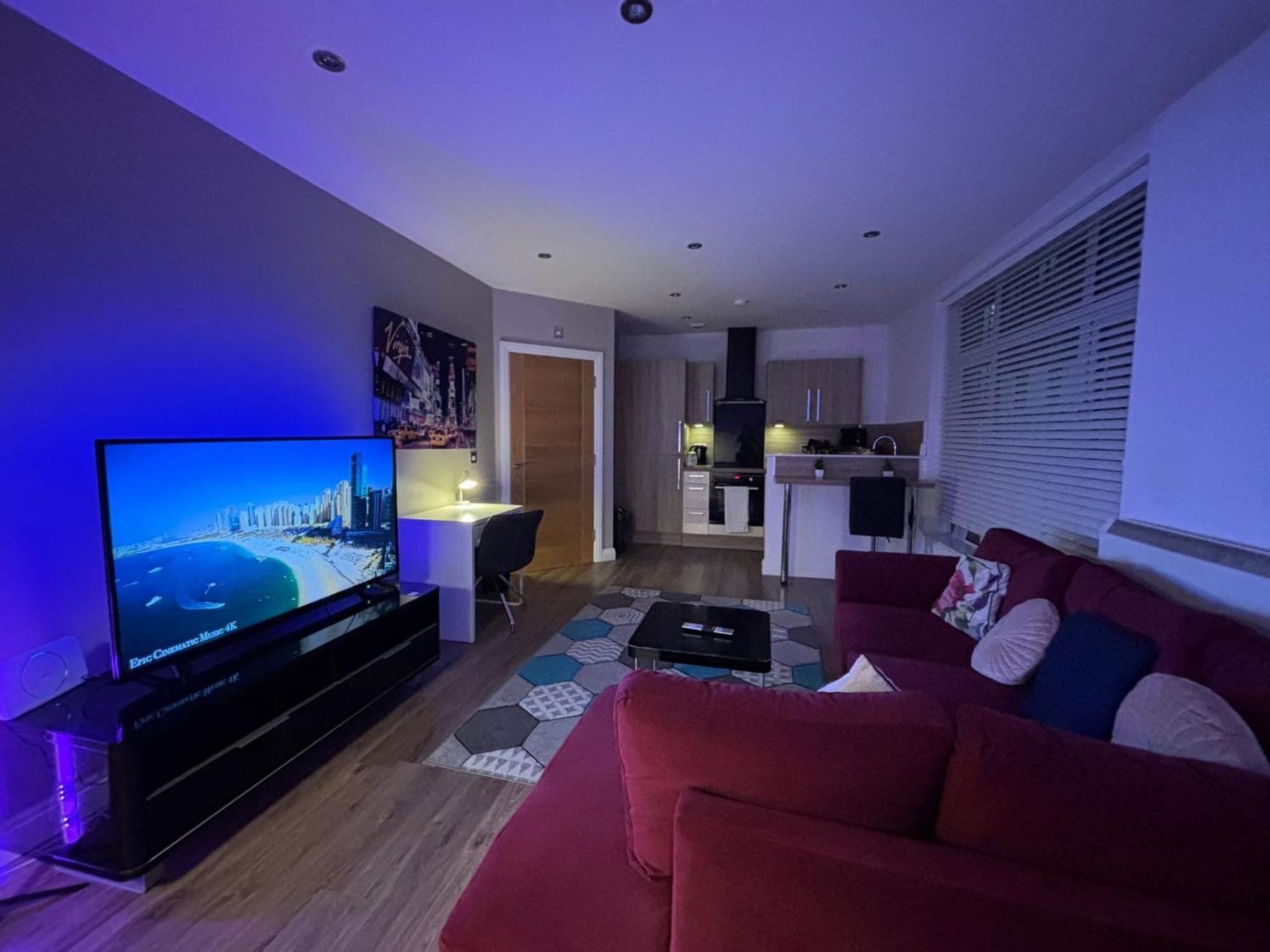 24-7 Secured City Centre Apartments With Free Underground Parking And Wifi Birmingham Extérieur photo