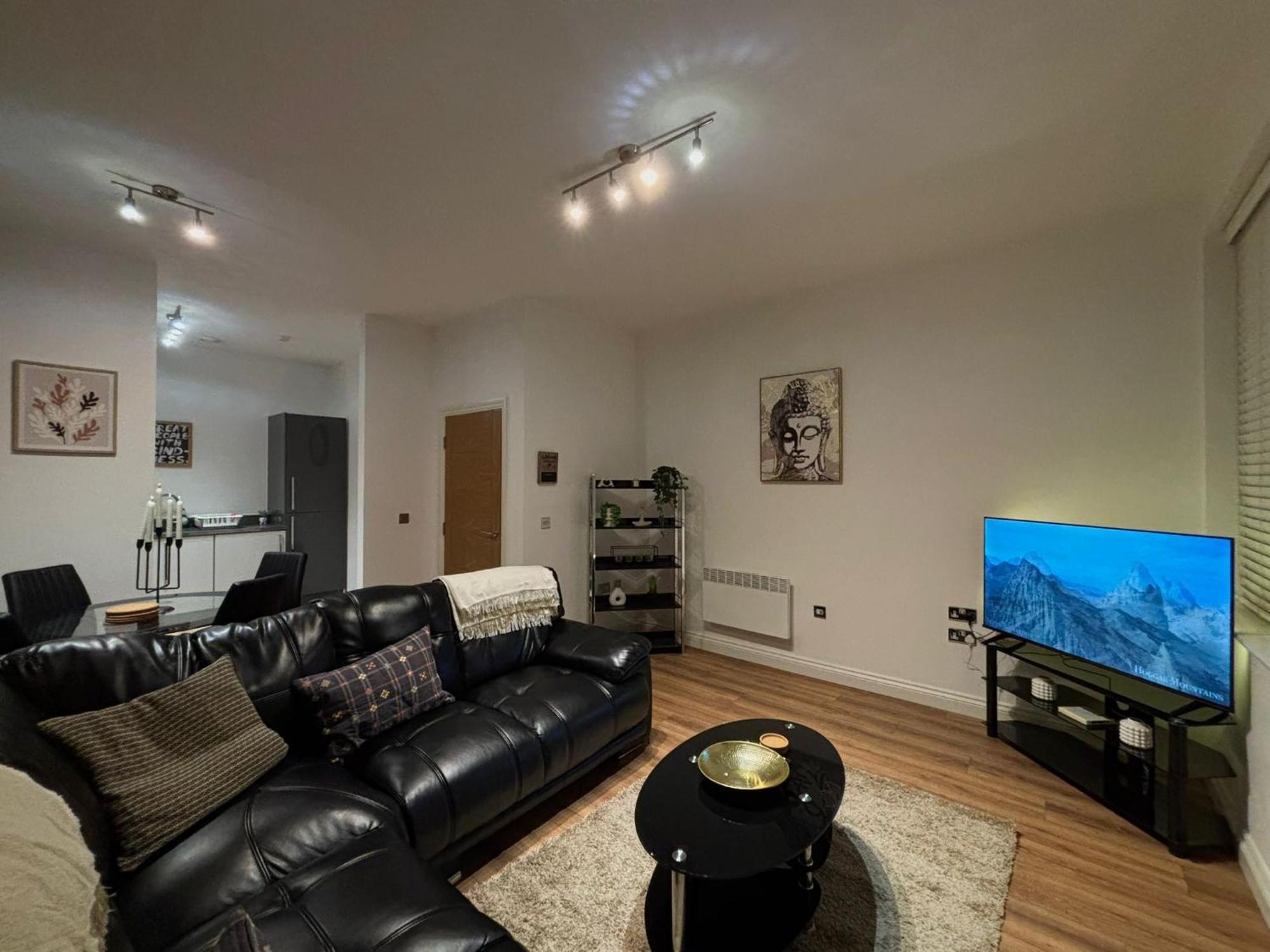 24-7 Secured City Centre Apartments With Free Underground Parking And Wifi Birmingham Extérieur photo