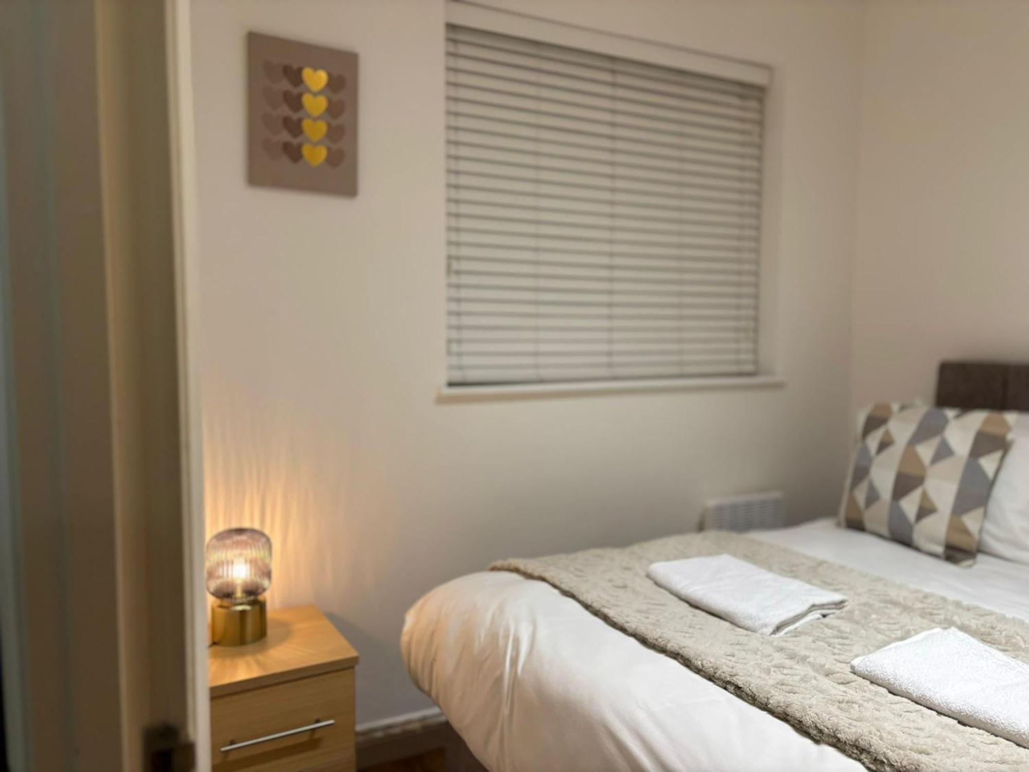 24-7 Secured City Centre Apartments With Free Underground Parking And Wifi Birmingham Extérieur photo