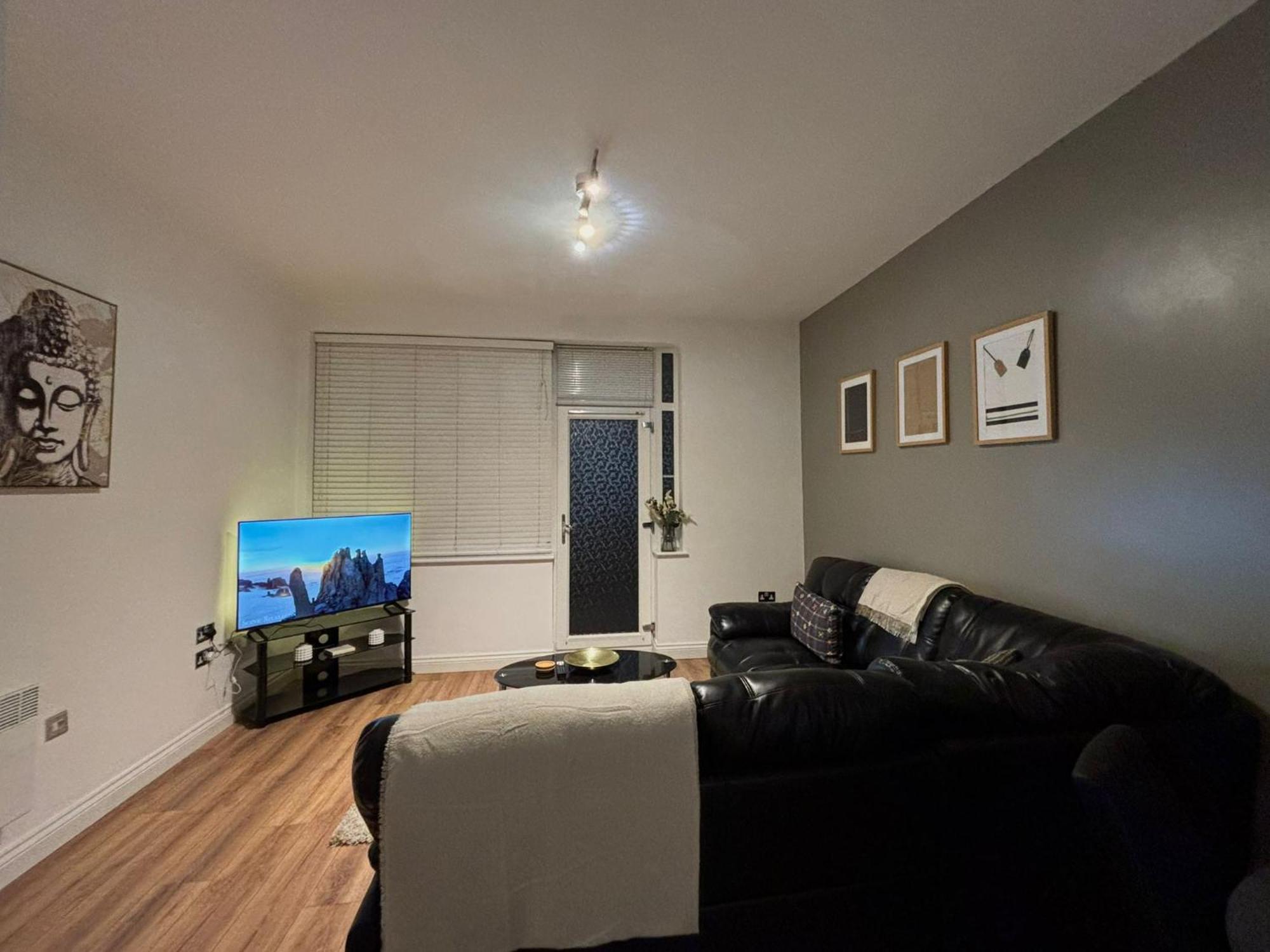 24-7 Secured City Centre Apartments With Free Underground Parking And Wifi Birmingham Extérieur photo