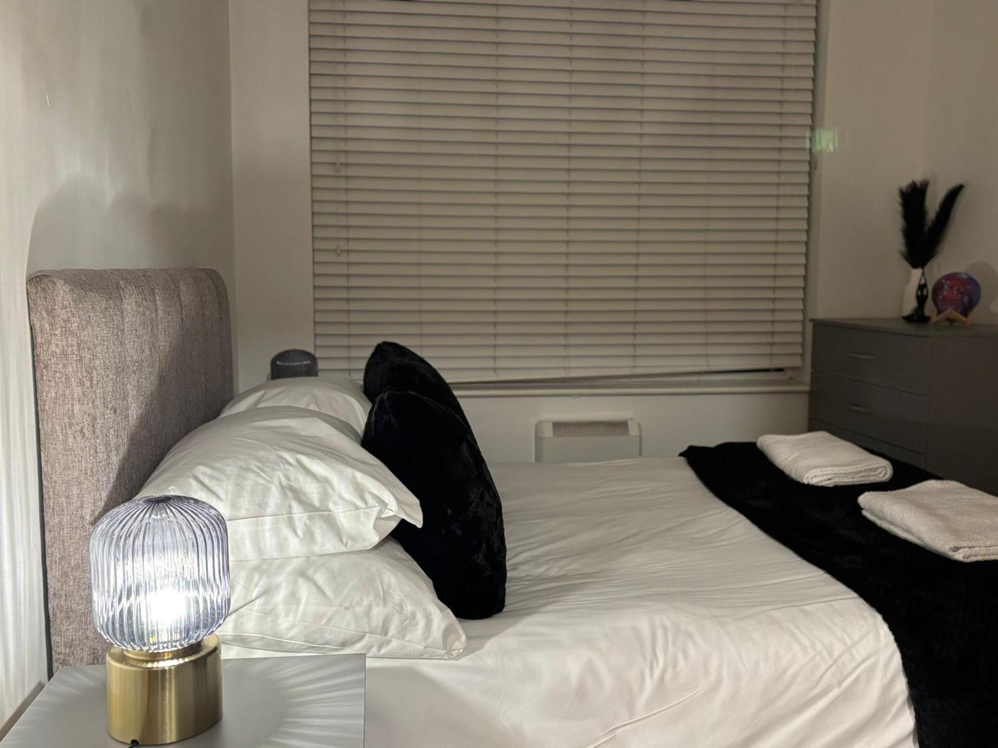 24-7 Secured City Centre Apartments With Free Underground Parking And Wifi Birmingham Extérieur photo