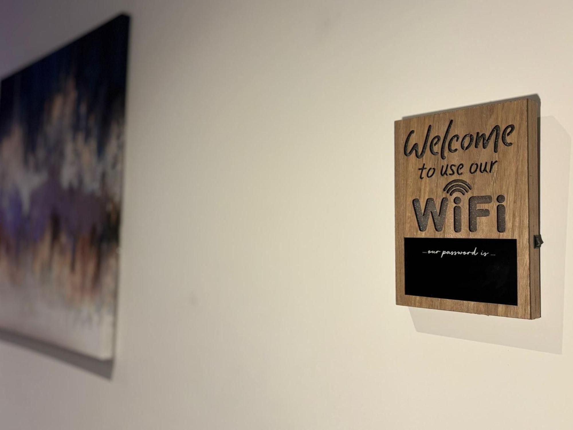 24-7 Secured City Centre Apartments With Free Underground Parking And Wifi Birmingham Extérieur photo