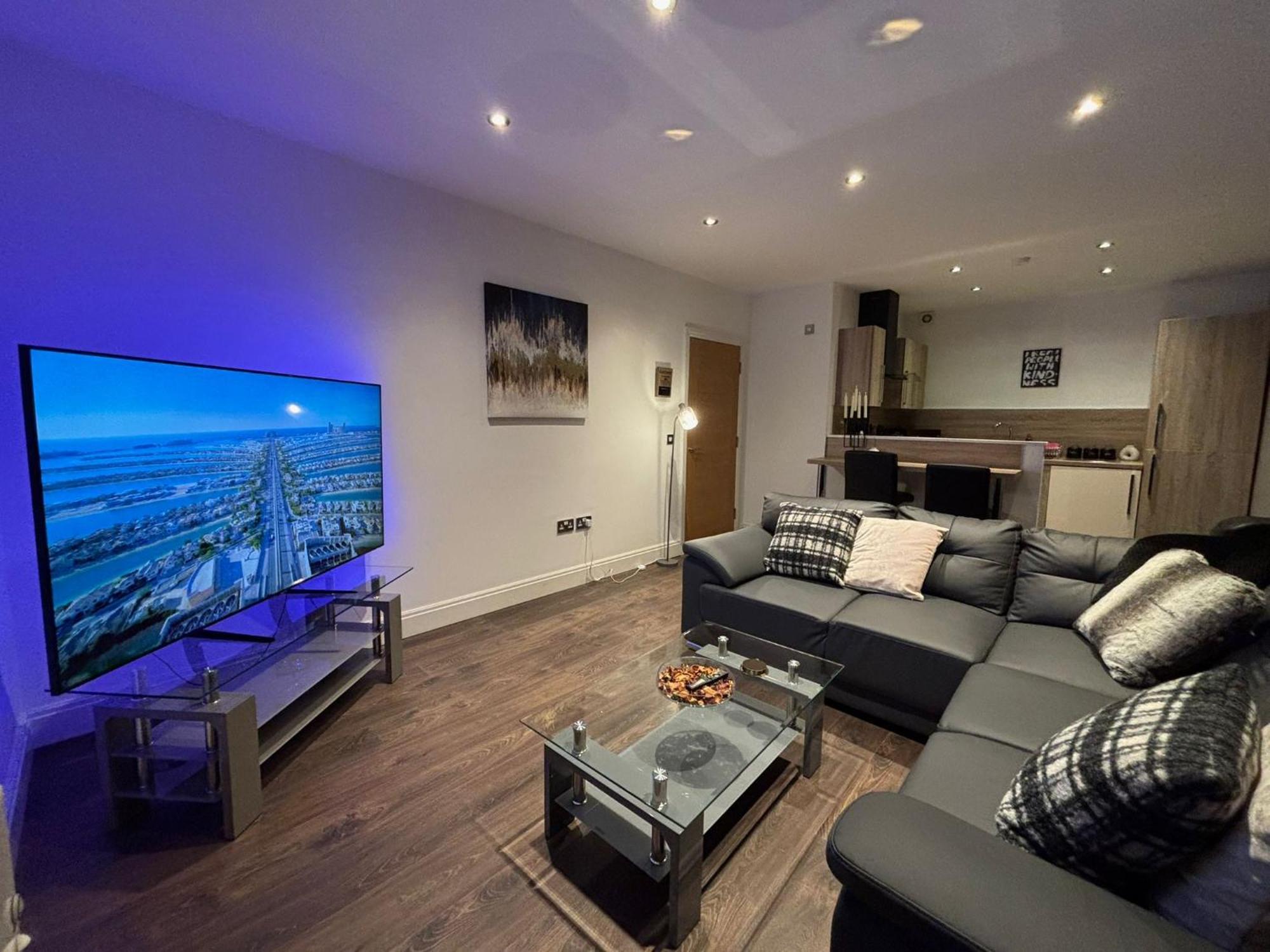 24-7 Secured City Centre Apartments With Free Underground Parking And Wifi Birmingham Extérieur photo