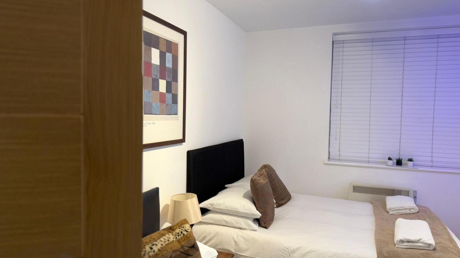 24-7 Secured City Centre Apartments With Free Underground Parking And Wifi Birmingham Extérieur photo