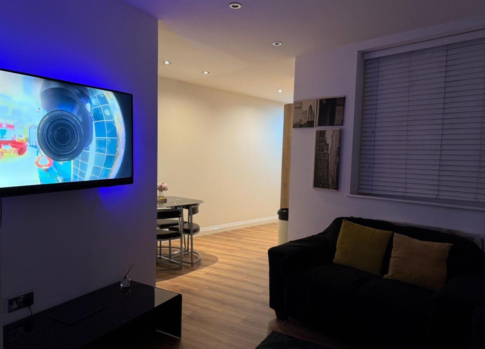 24-7 Secured City Centre Apartments With Free Underground Parking And Wifi Birmingham Extérieur photo